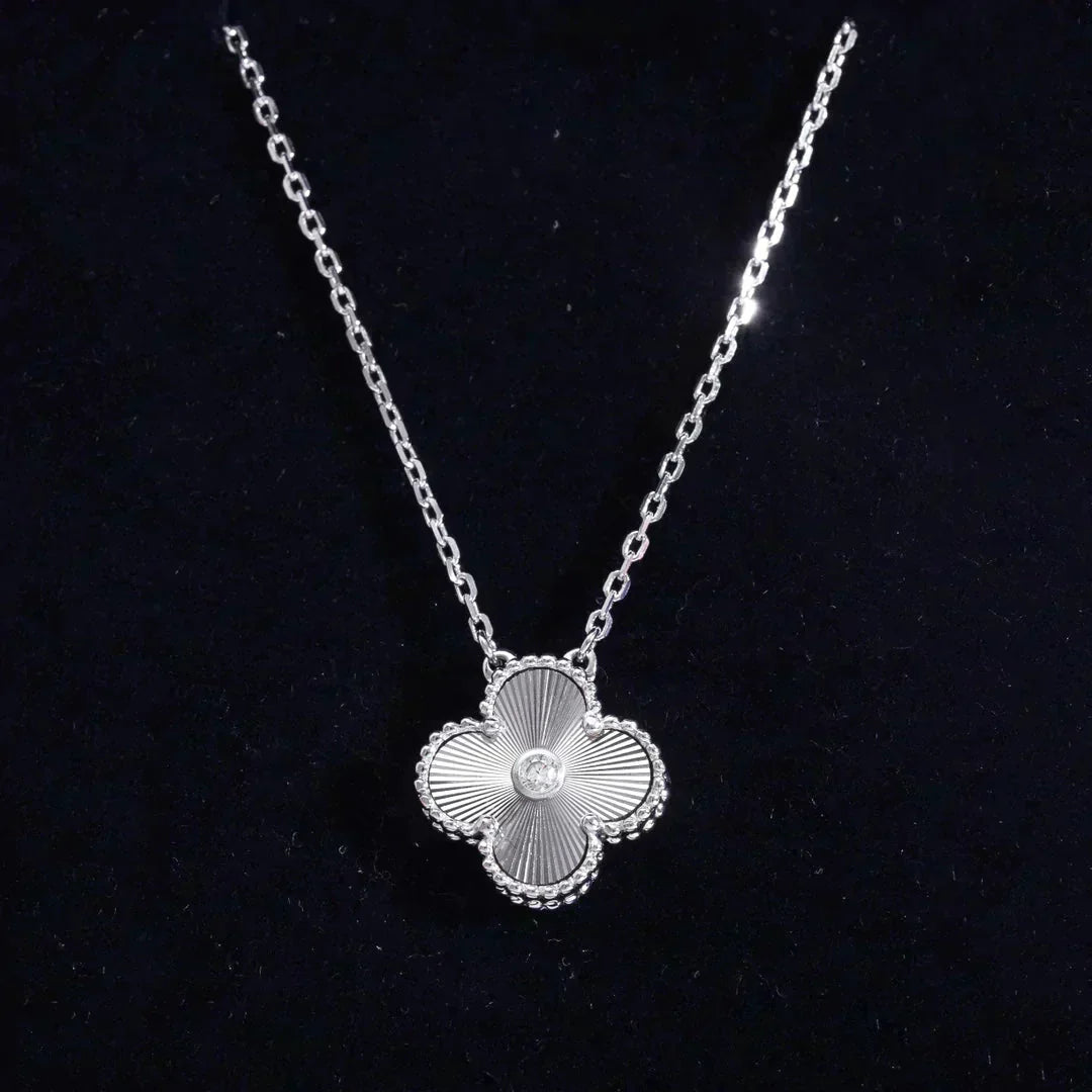 [Vicky]CLOVER  15MM DIAMOND LASER NECKLACE SILVER
