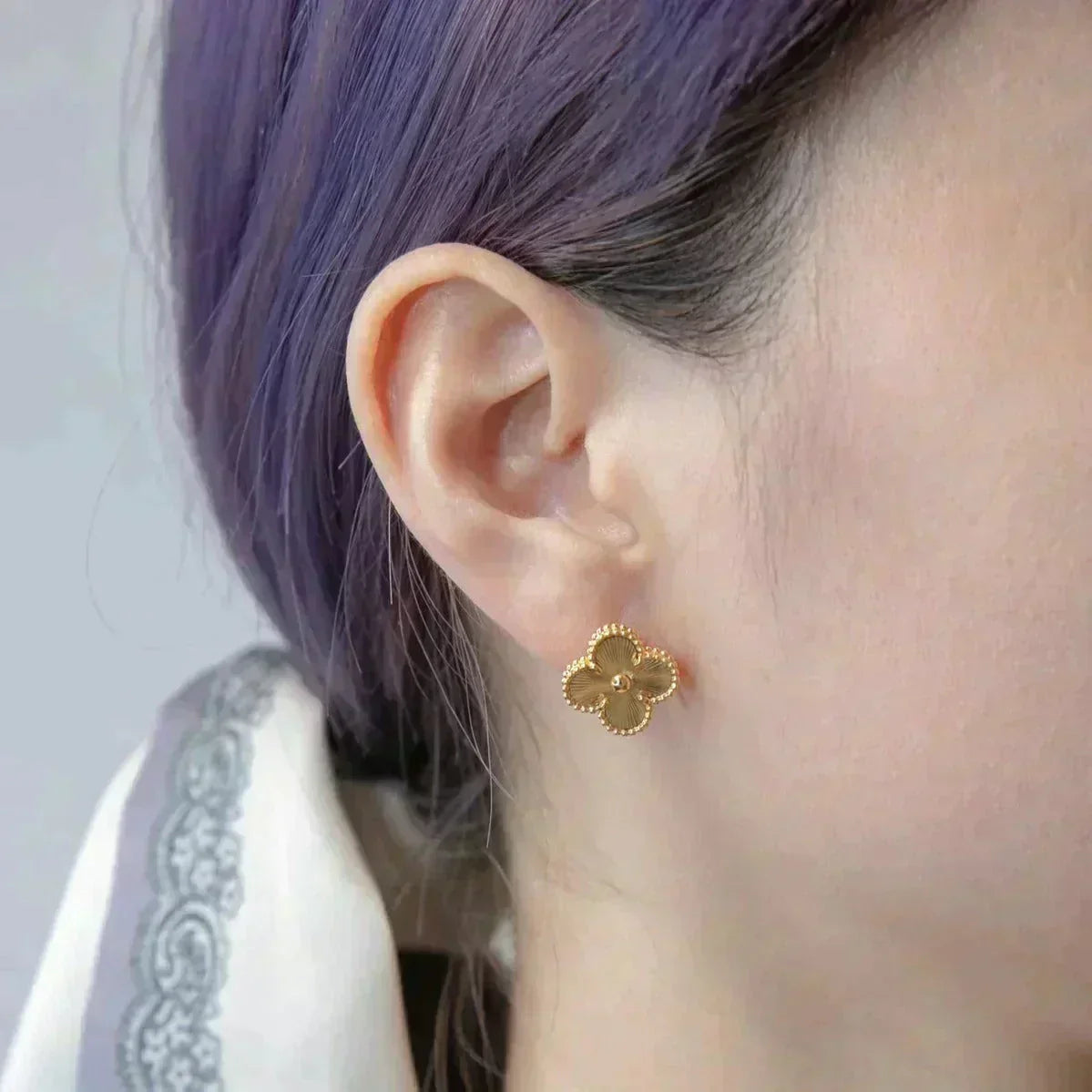 [Vicky]CLOVER MEDIUM 1 MOTIFS LASER EARRINGS