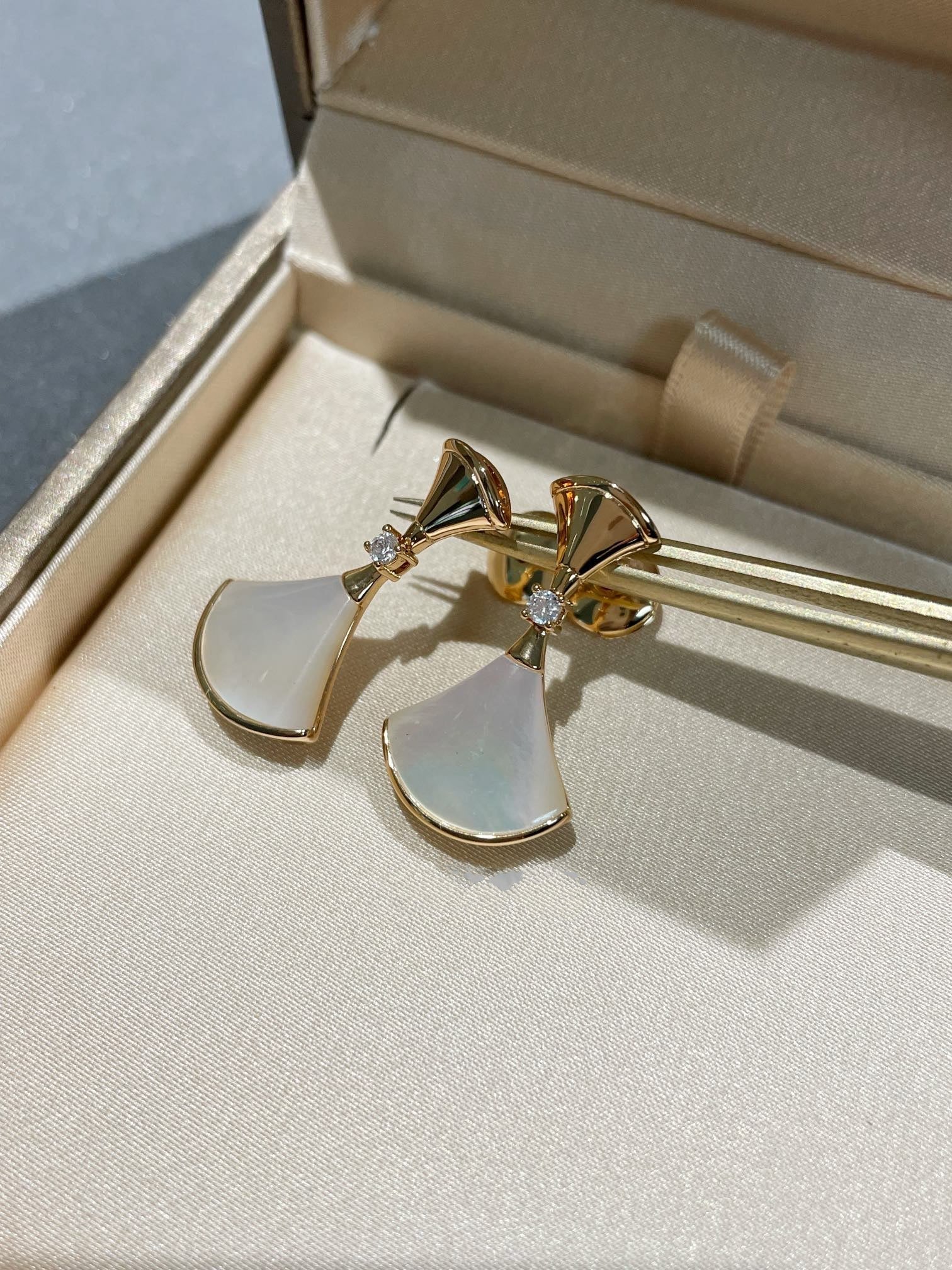 [Vicky]DREAM MOP 1 DIAMOND EARRINGS