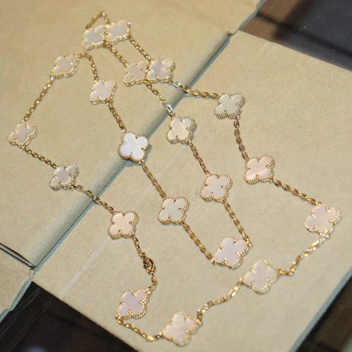 [Vicky]CLOVER 20 MOTIFS WHITE MOP NECKLACE