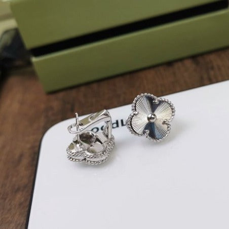 [Vicky]CLOVER MEDIUM STUD EARRINGS