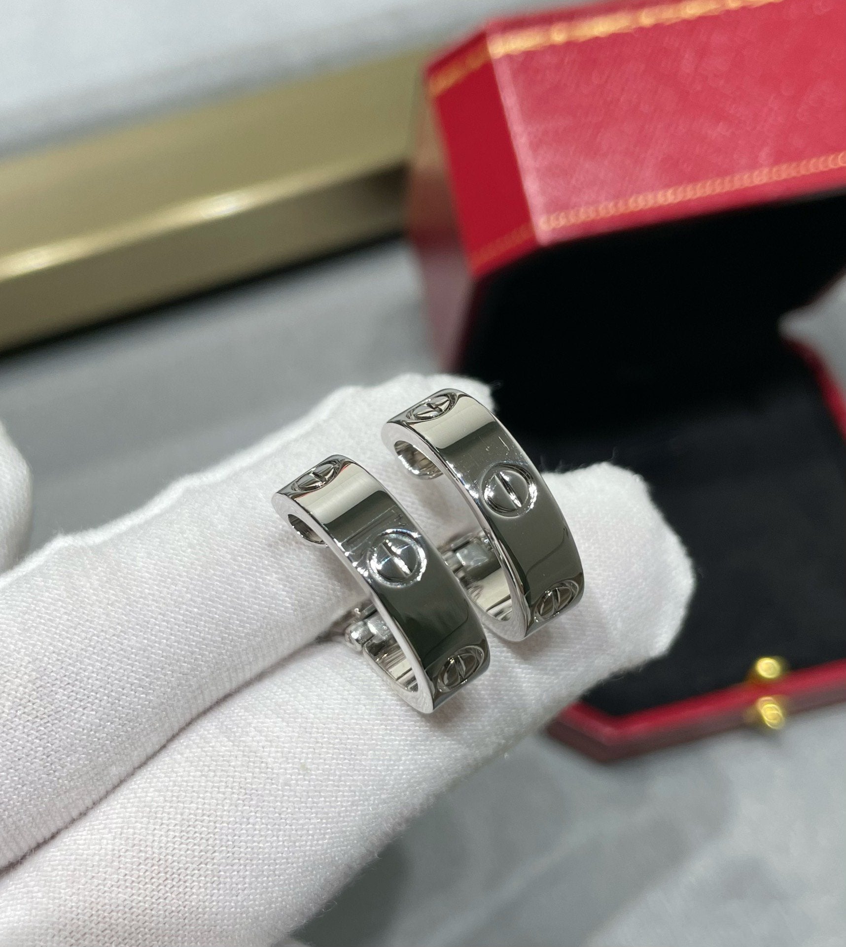 [Vicky]LOVE 5.5MM EARRINGS