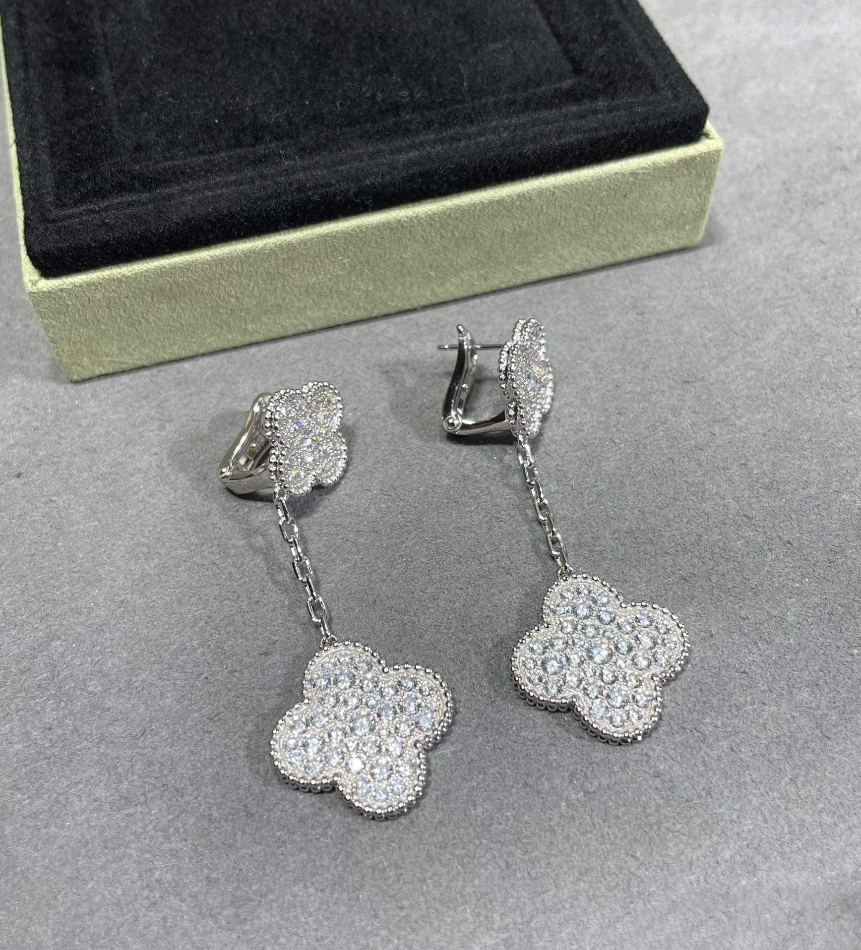 [Vicky]CLOVER 2 MOTIFS DIAMOND PAVED SILVER EARRINGS