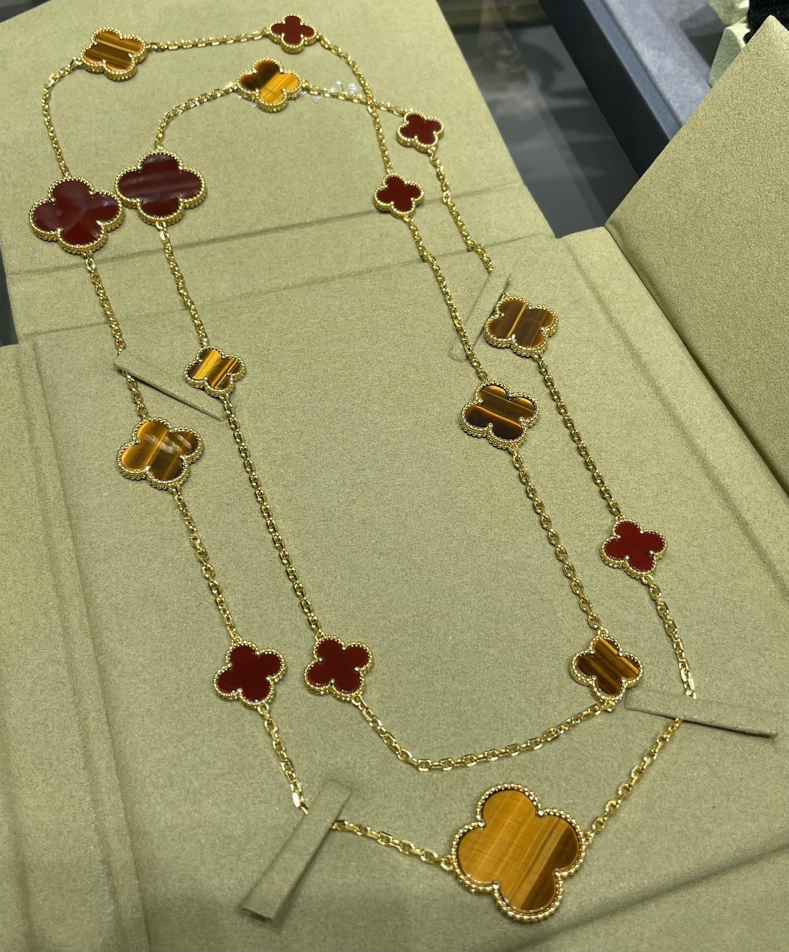 [Vicky]CLOVER 16 MOTIF CARNELIAN TIGER EYE ROSE GOLD NECKLACE