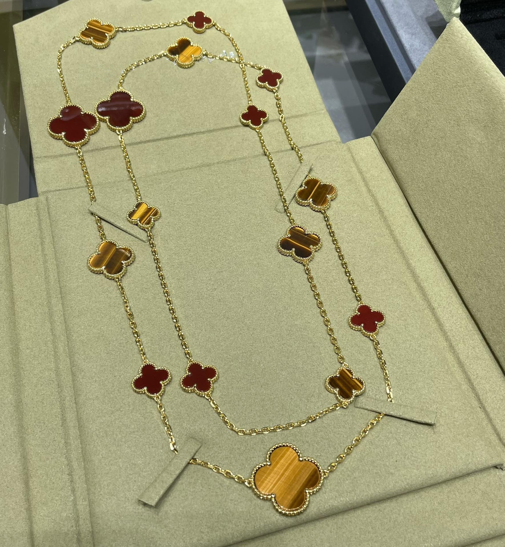 [Vicky]CLOVER 16 MOTIF CARNELIAN TIGER EYE ROSE GOLD NECKLACE
