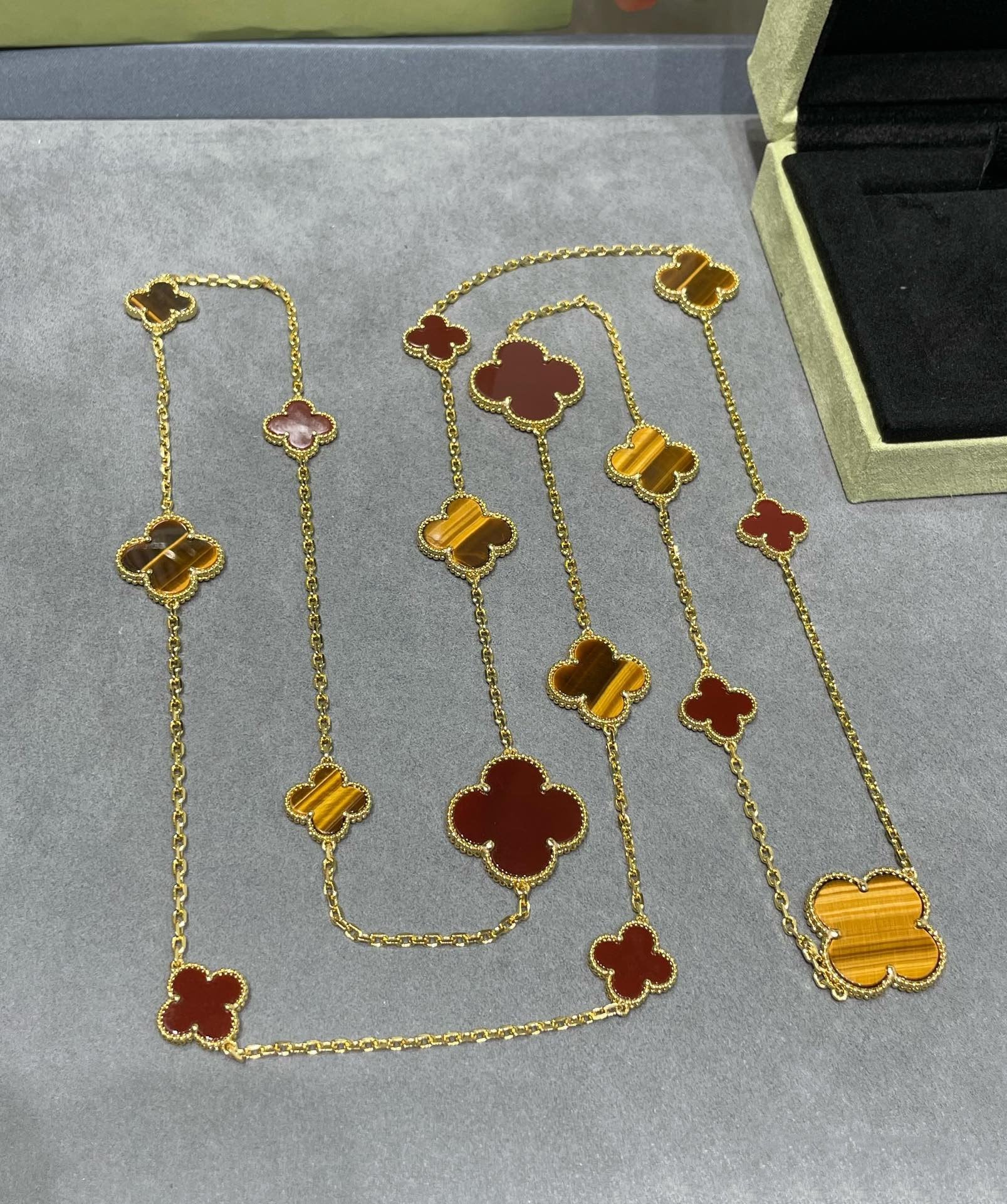 [Vicky]CLOVER 16 MOTIF CARNELIAN TIGER EYE ROSE GOLD NECKLACE