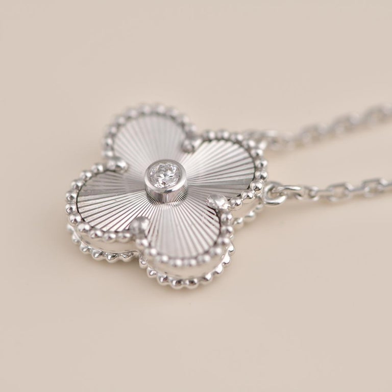 [Vicky]CLOVER  15MM DIAMOND LASER NECKLACE SILVER