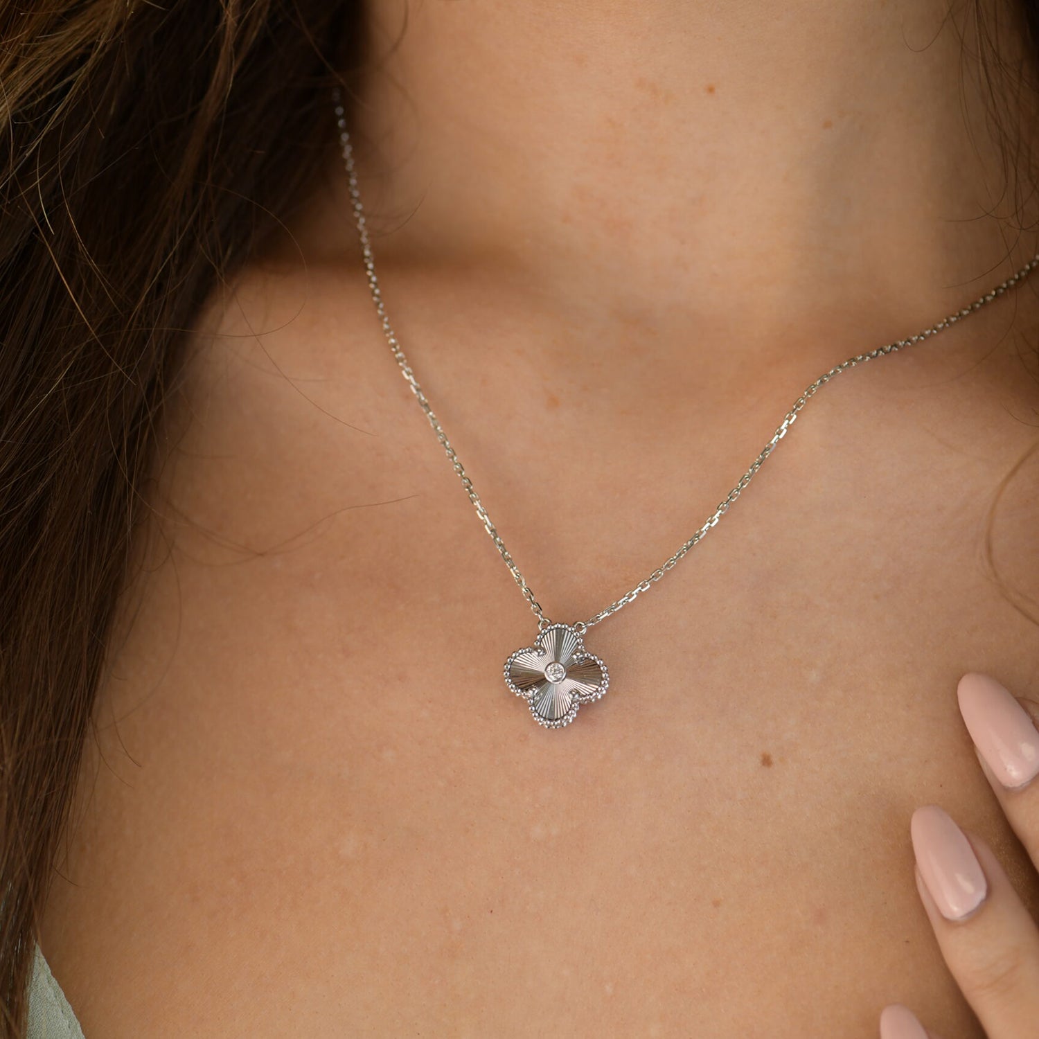 [Vicky]CLOVER  15MM DIAMOND LASER NECKLACE SILVER