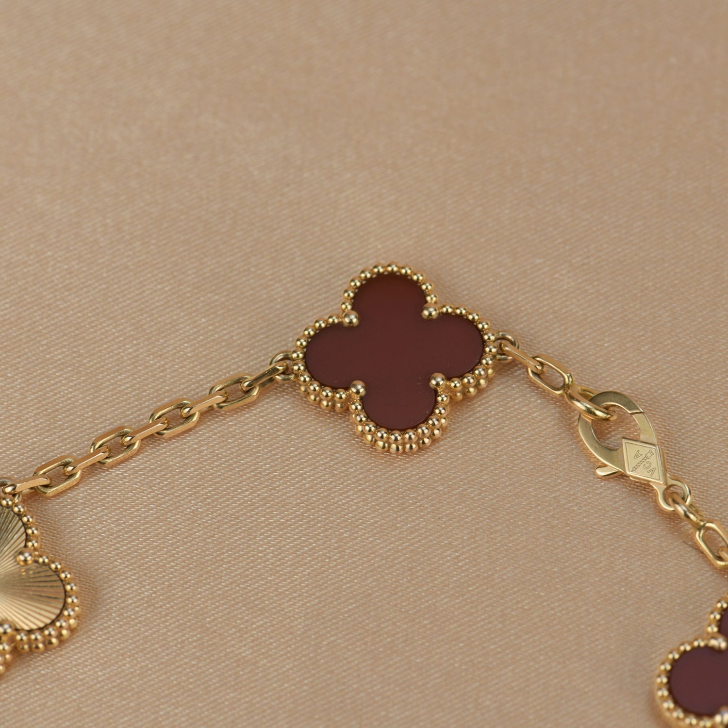 [Vicky]CLOVER  5 MOTIFS CARNELIAN GOLD BRACELET