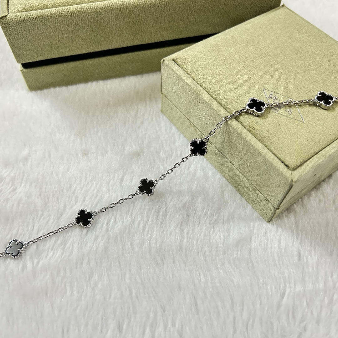 [Vicky]CLOVER 6 MOTIF  ONYXS BRACELET
