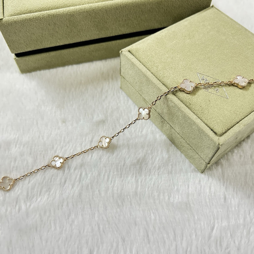 [Vicky]CLOVER 6 MOTIF WHITE MOP BRACELET