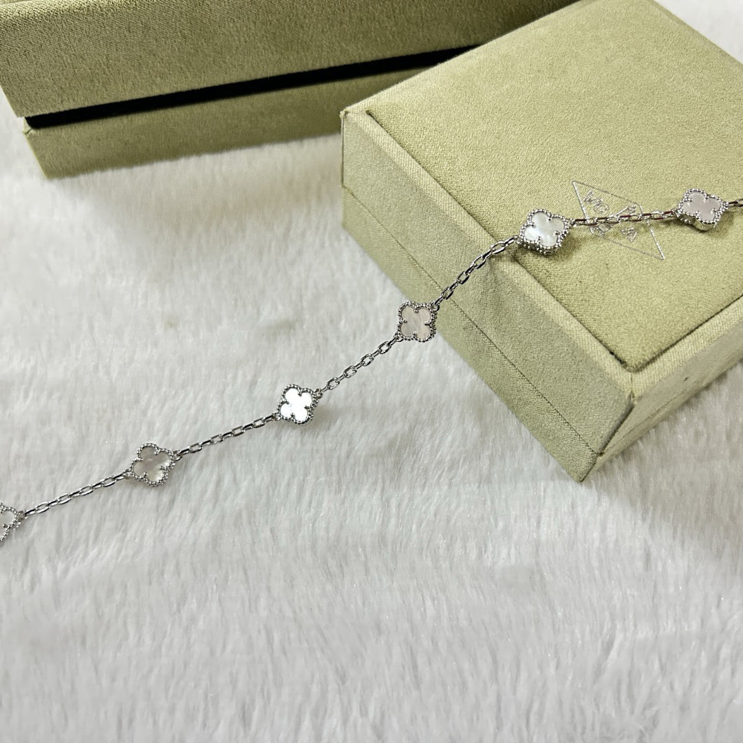 [Vicky]CLOVER 6 MOTIF WHITE MOP BRACELET