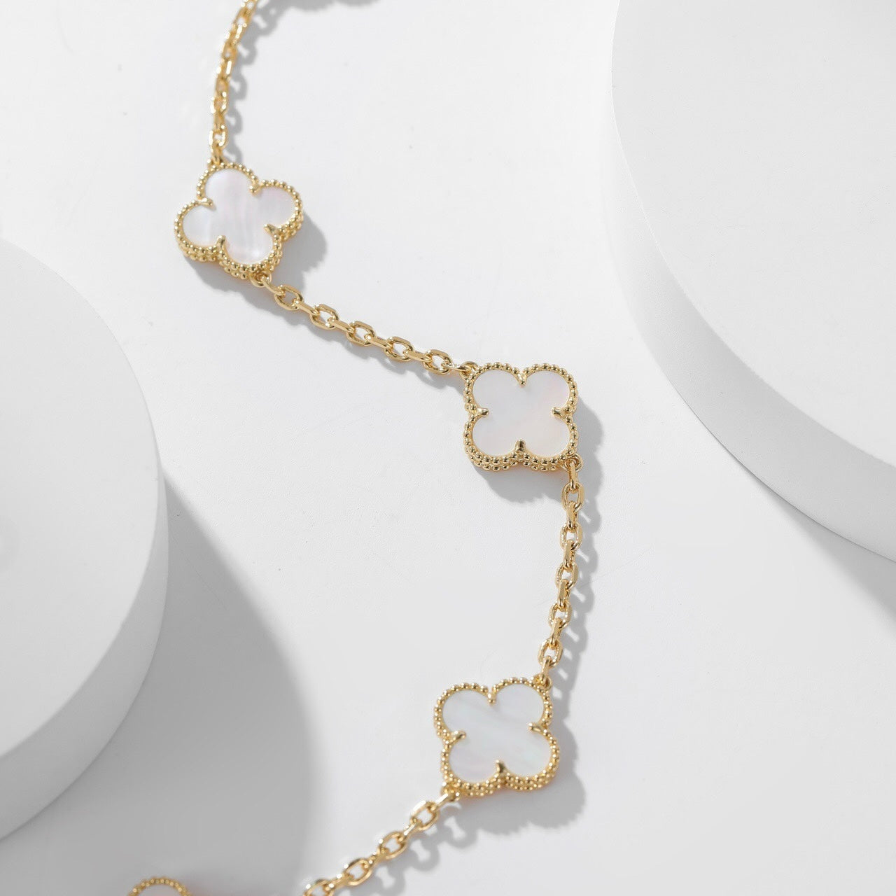 [Vicky]CLOVER 10 MOTIFS WHITE MOTHER OF PEARL NECKLACE