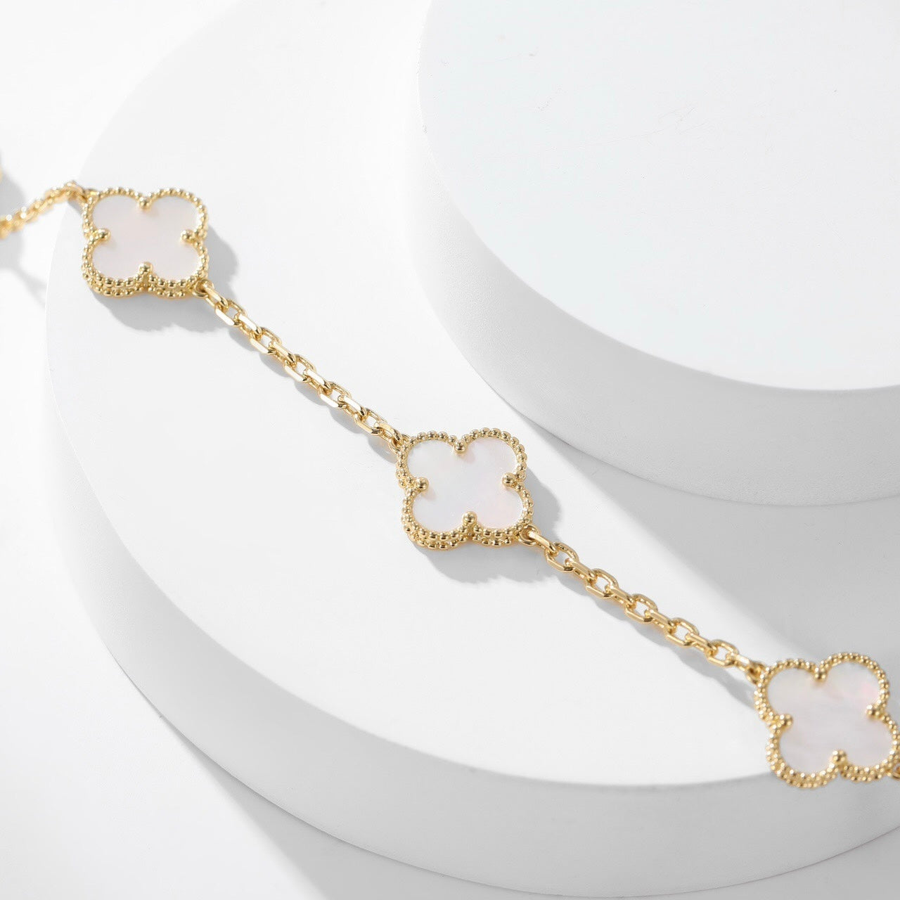 [Vicky]CLOVER 10 MOTIFS WHITE MOTHER OF PEARL NECKLACE