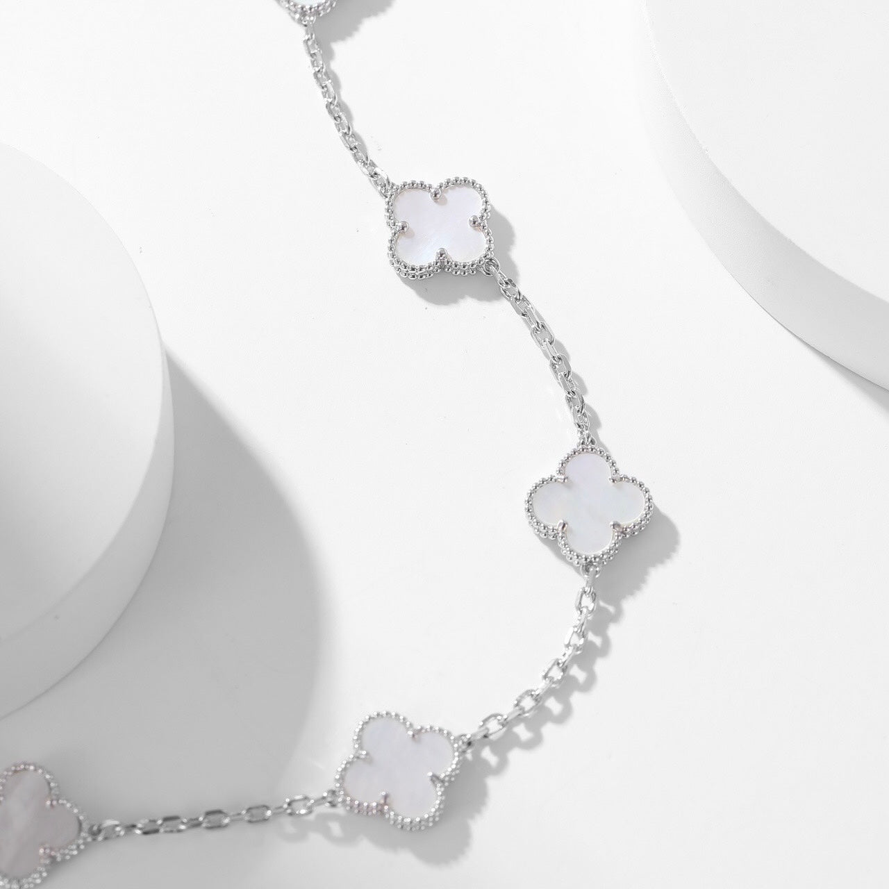 [Vicky]CLOVER 10 MOTIFS WHITE MOTHER OF PEARL NECKLACE