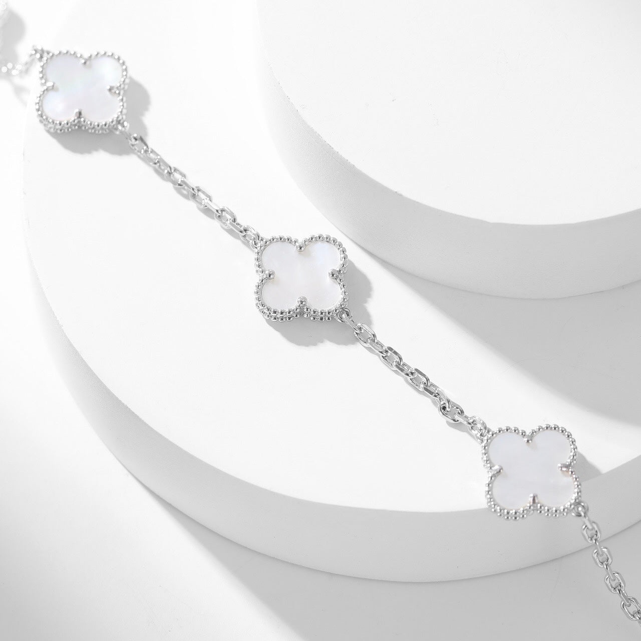 [Vicky]CLOVER 10 MOTIFS WHITE MOTHER OF PEARL NECKLACE