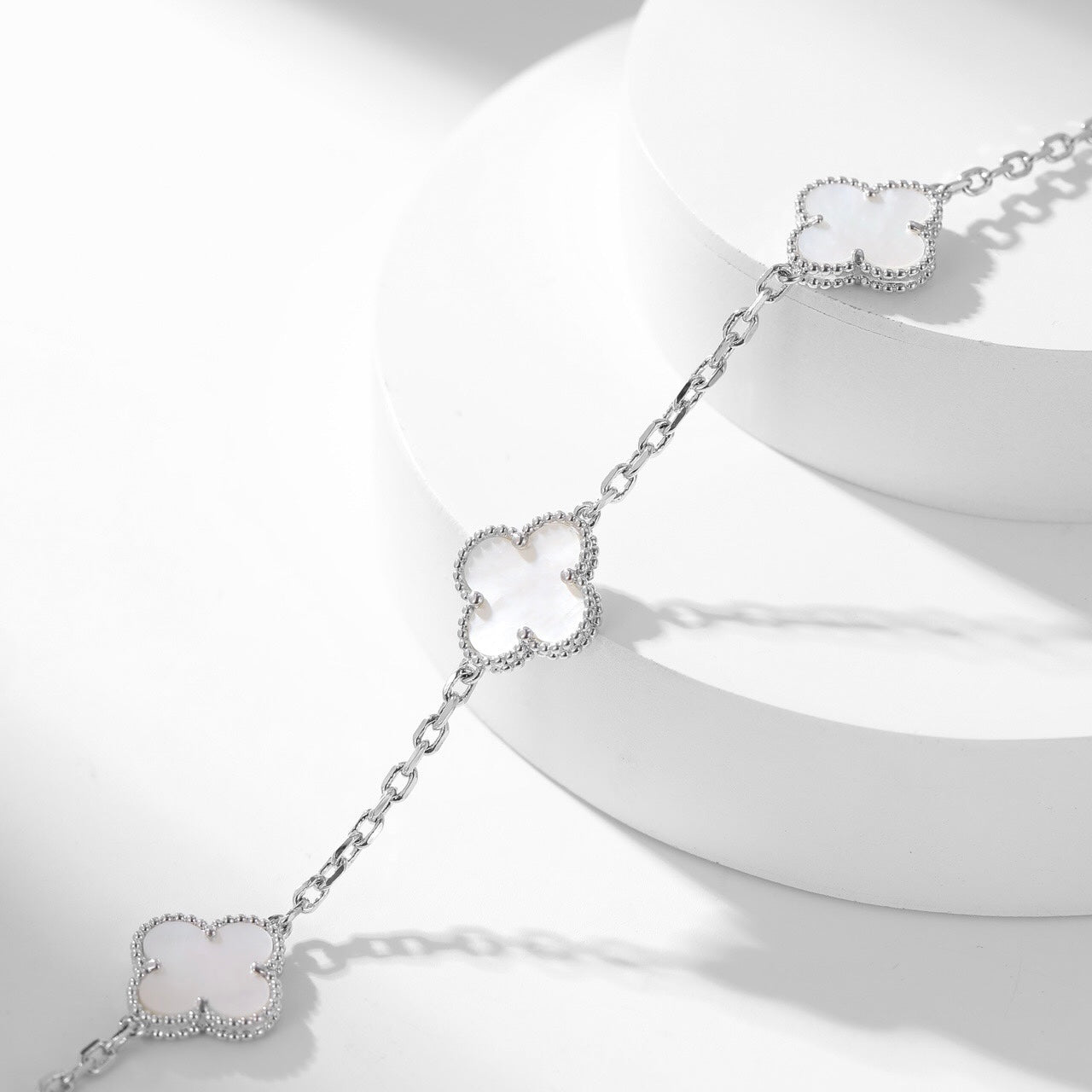 [Vicky]CLOVER 10 MOTIFS WHITE MOTHER OF PEARL NECKLACE
