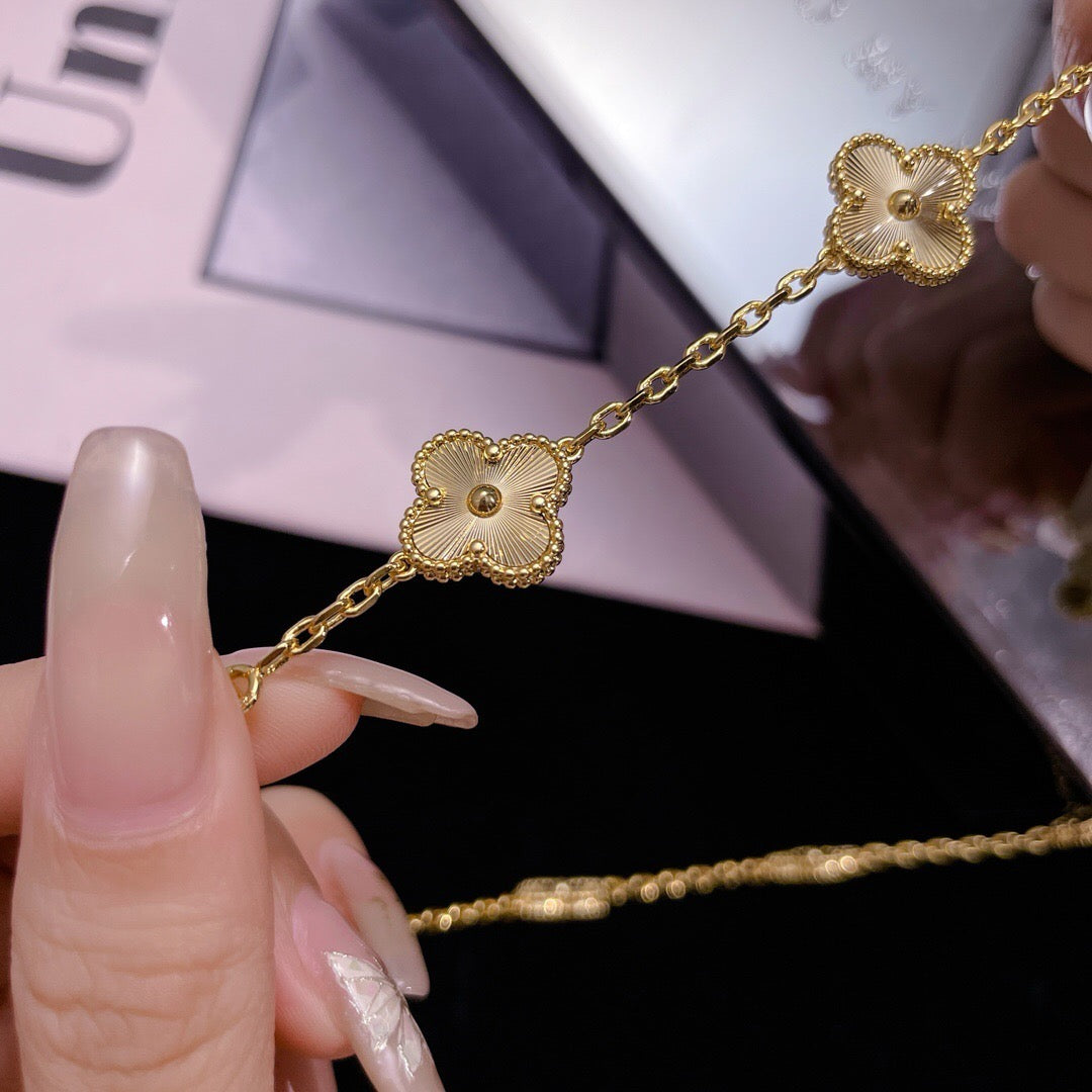 [Vicky]CLOVER 10 MOTIFS LASER NECKLACE