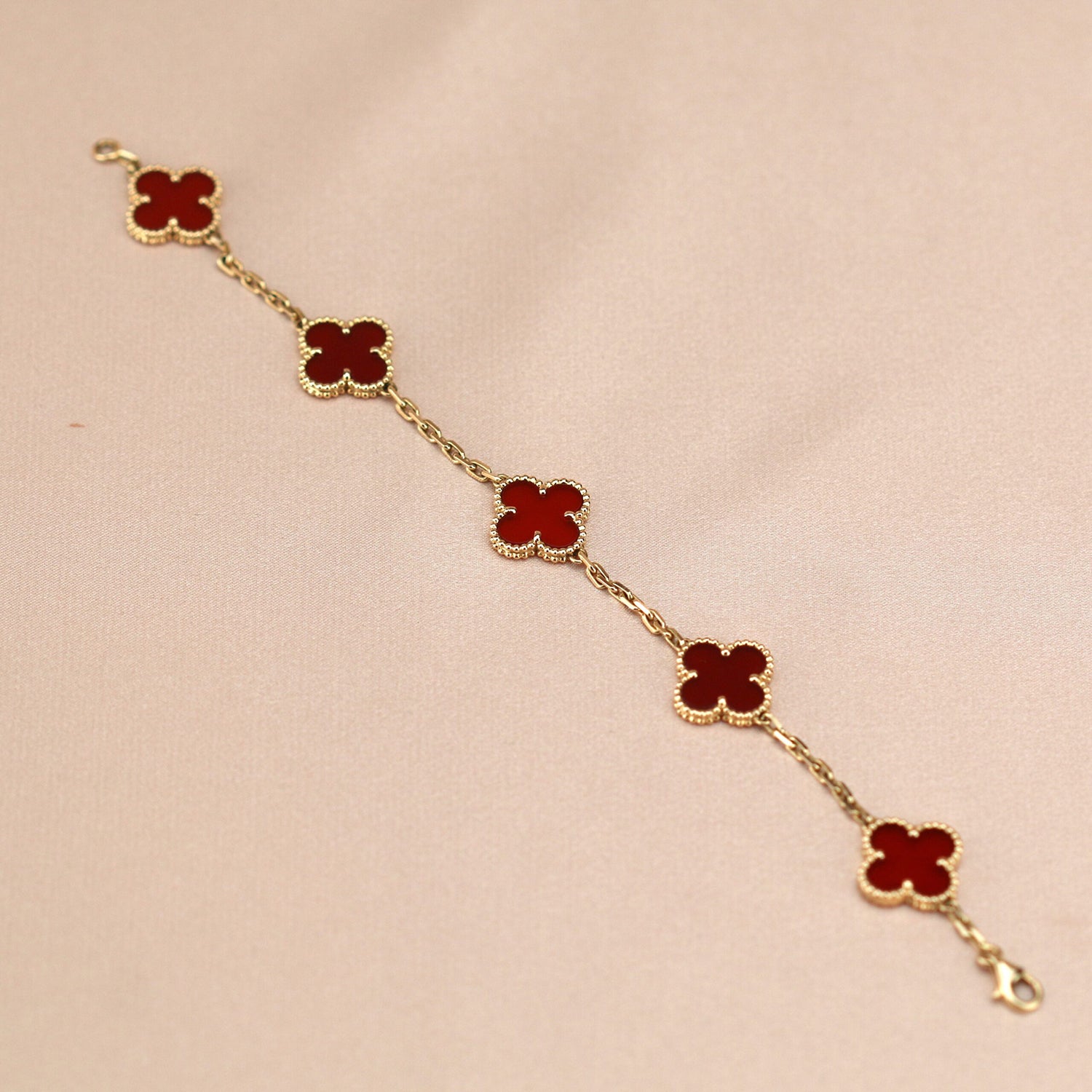 [Vicky]CLOVER 5 MOTIFS RED AGATE  BRACELET