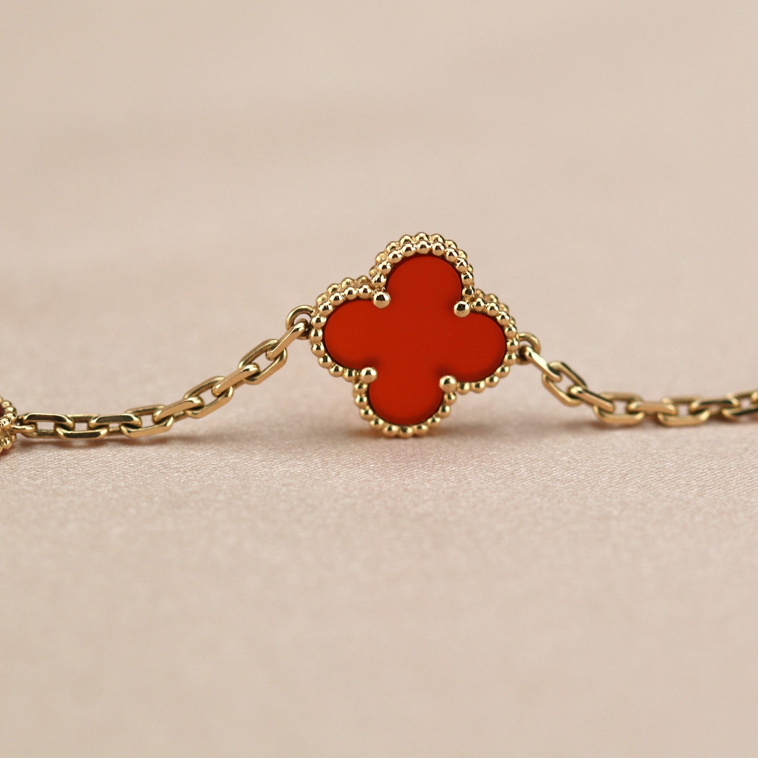 [Vicky]CLOVER 5 MOTIFS RED AGATE  BRACELET