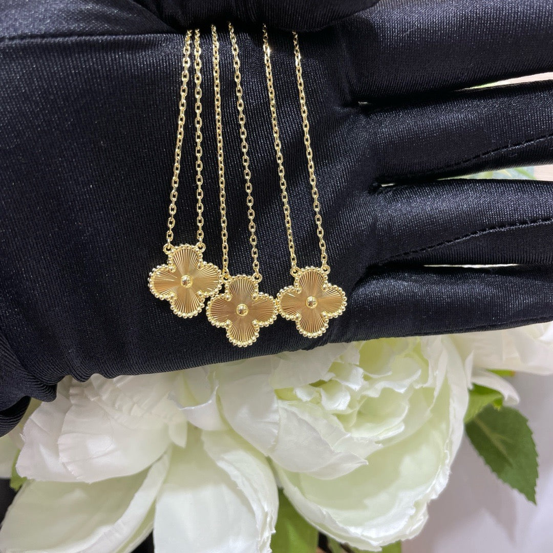 [Vicky]CLOVER 15MM LASER NECKLACE
