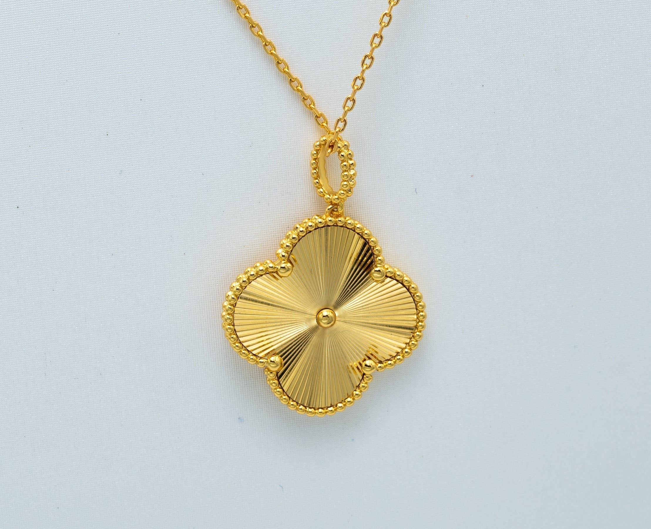 [Vicky]CLOVER 25MM PEDANT NECKLACE GOLD