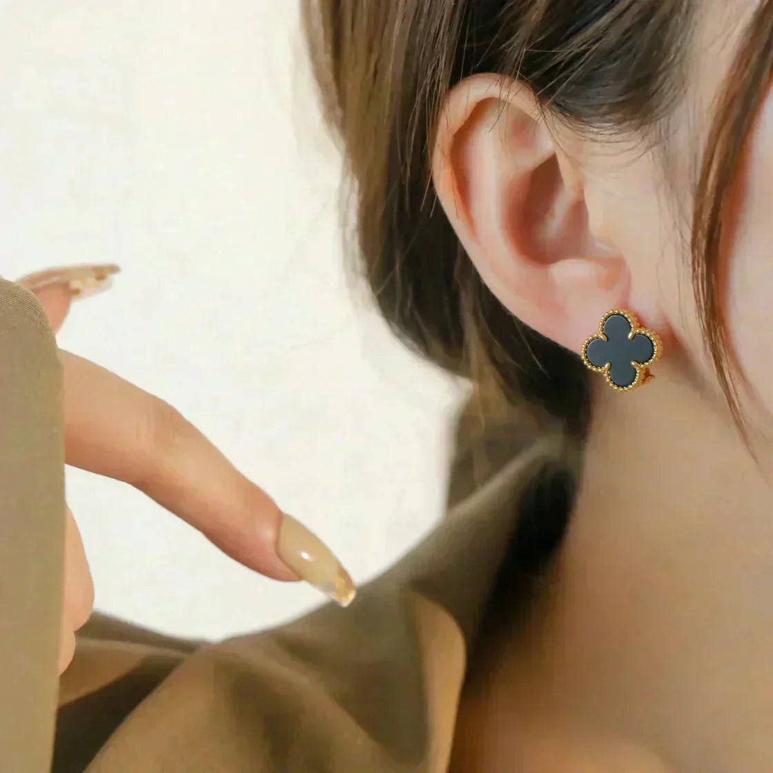 [Vicky]CLOVER MEDIUM 1 MOTIFS  ONYX STUD EARRINGS