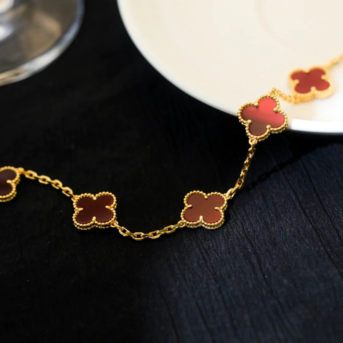 [Vicky]CLOVER 5 MOTIFS RED AGATE  BRACELET