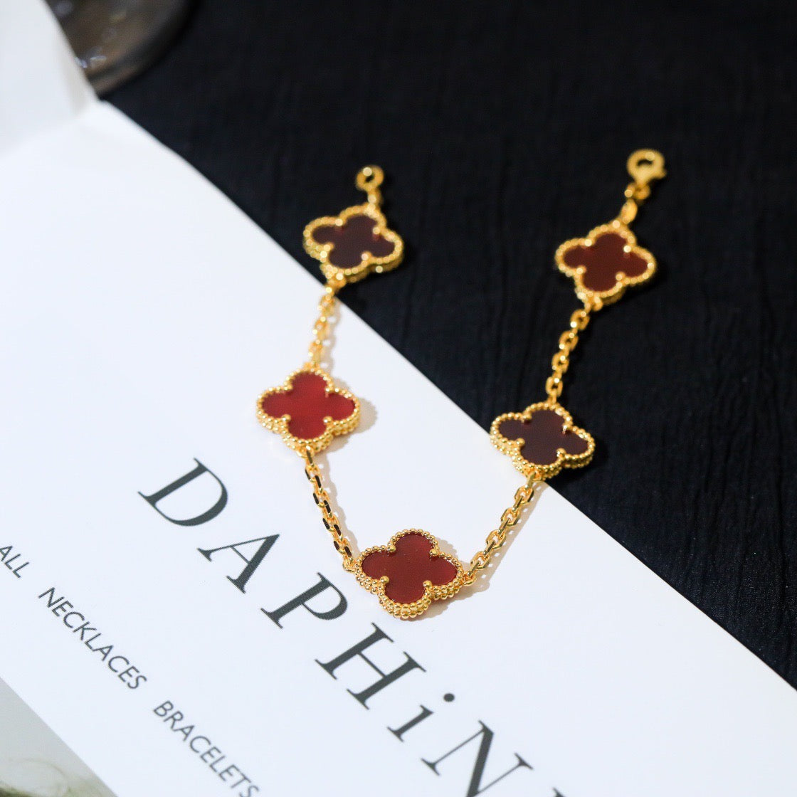 [Vicky]CLOVER 5 MOTIFS RED AGATE  BRACELET