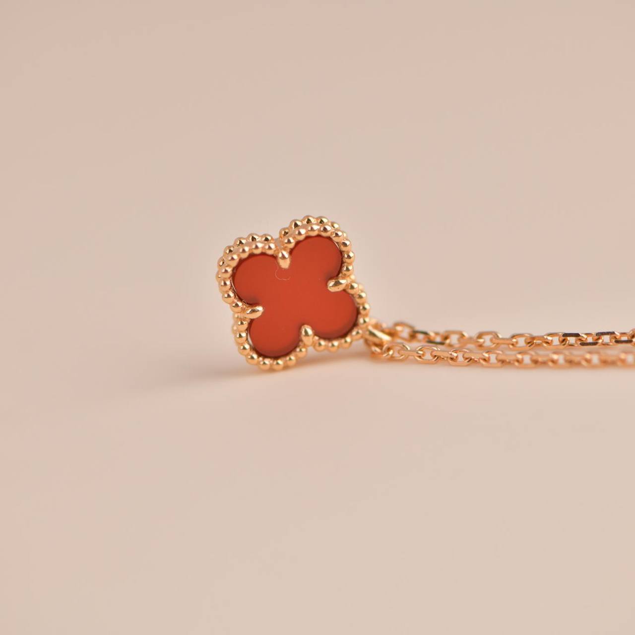 [Vicky]CLOVER MINI 9.5MM WHITE CARNELIANS NECKLACE