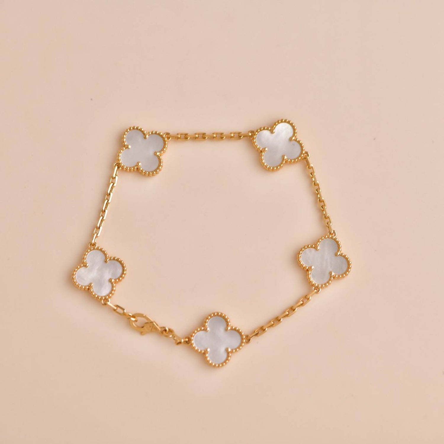 [Vicky]CLOVER  5 MOTIF WHITE MOP BRACELET