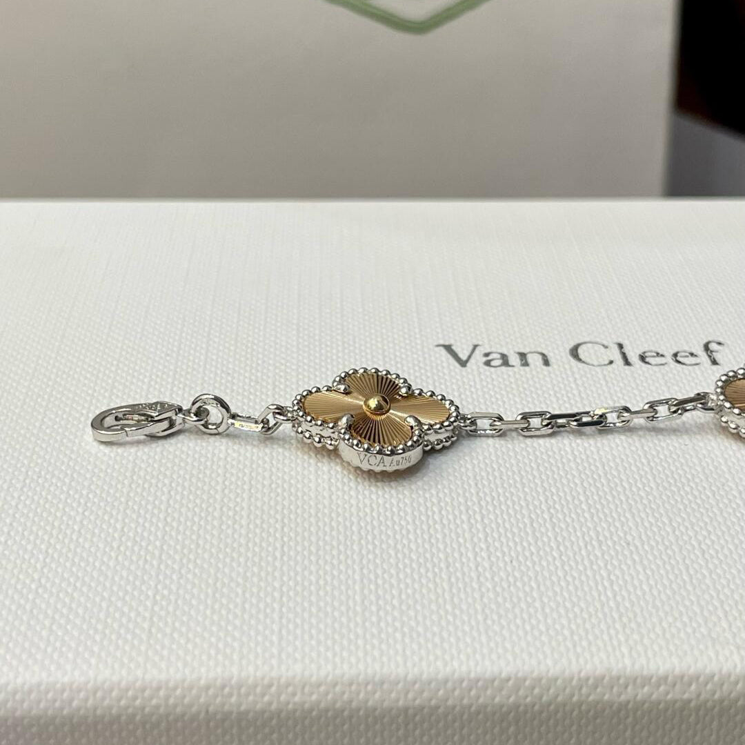 [Vicky]CLOVER  5 MOTIFS  CHRISTMAS LIMITED EDITION BRACELET