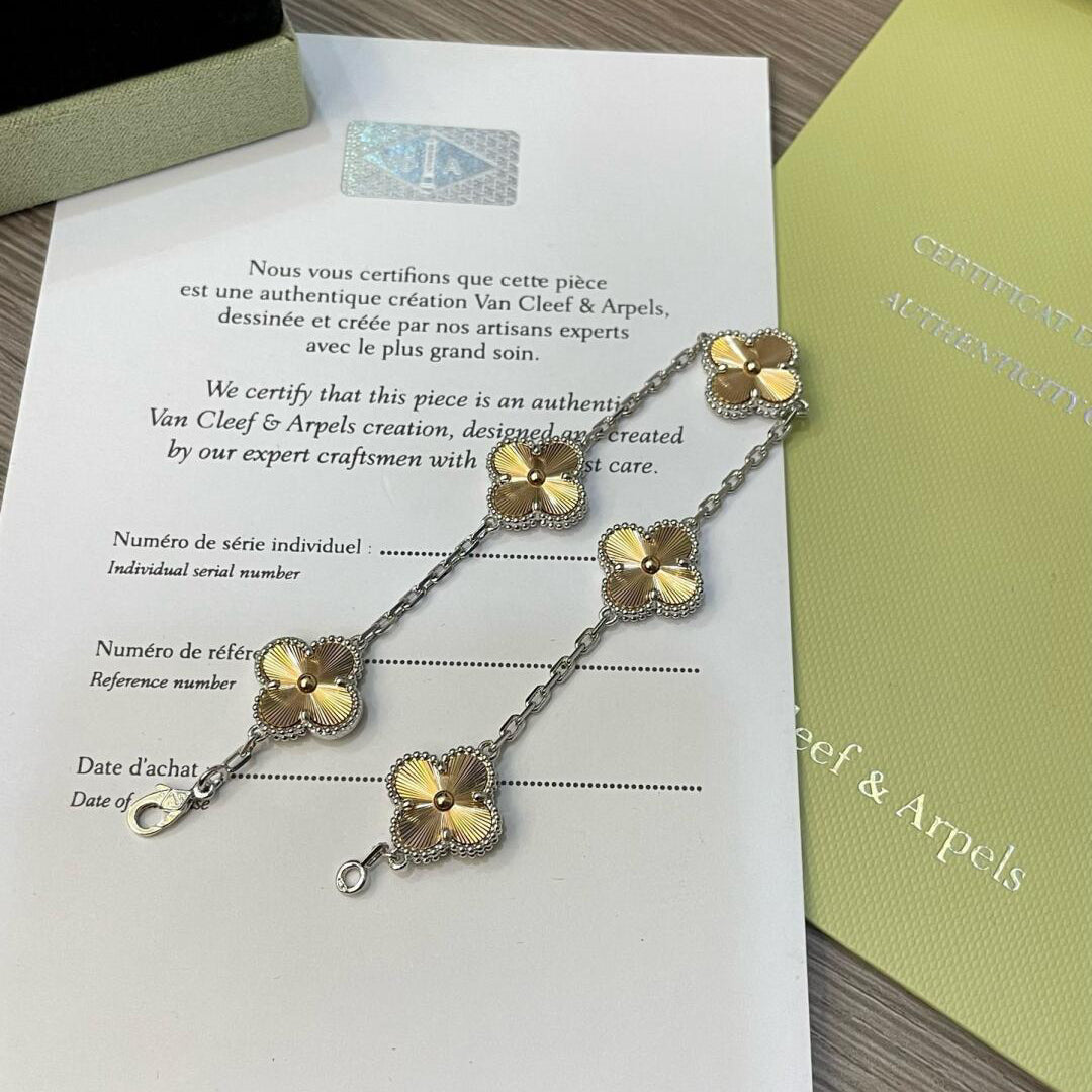 [Vicky]CLOVER  5 MOTIFS  CHRISTMAS LIMITED EDITION BRACELET